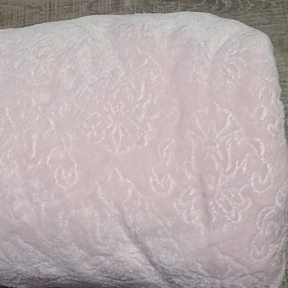 Casa Zeta Jones Pink Floral Plush Blanket King Size - Picture 2 of 6